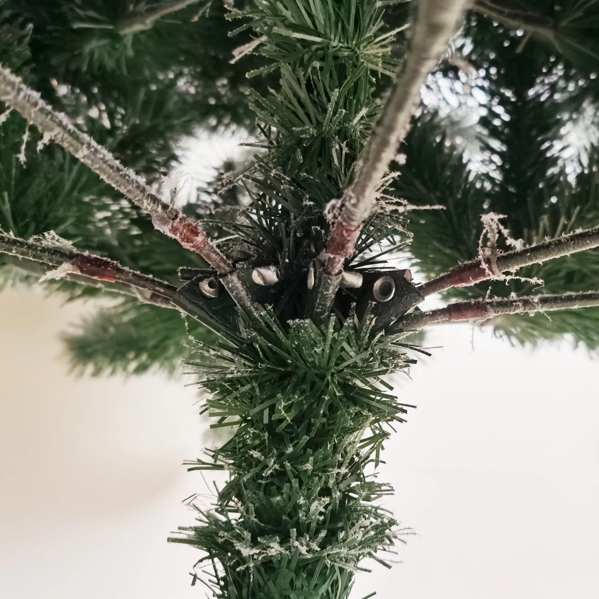 aleko Snowing- Cts6Ft01 Premium Artificial Snow Flocked Fir Holiday Christmas Tree - 6 Foot