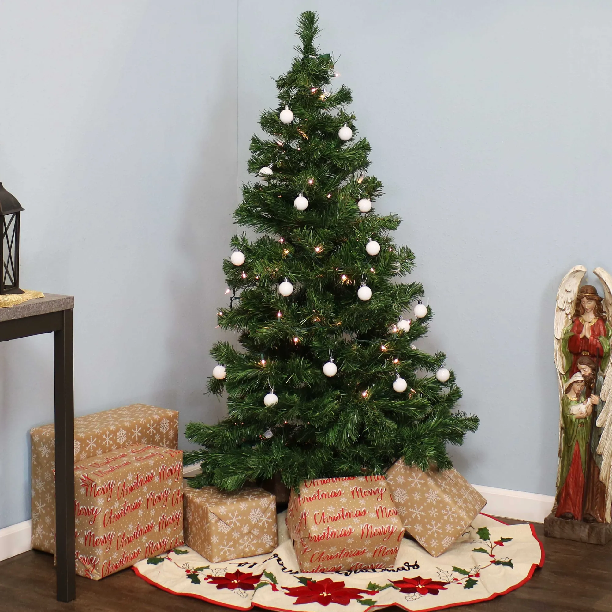 Sunnydaze Decor Unlit-Sunnydaze Indoor Artificial Unlit Canadian Pine Full Christmas Tree With Metal Stand And Hinged Branches - 4' - Green